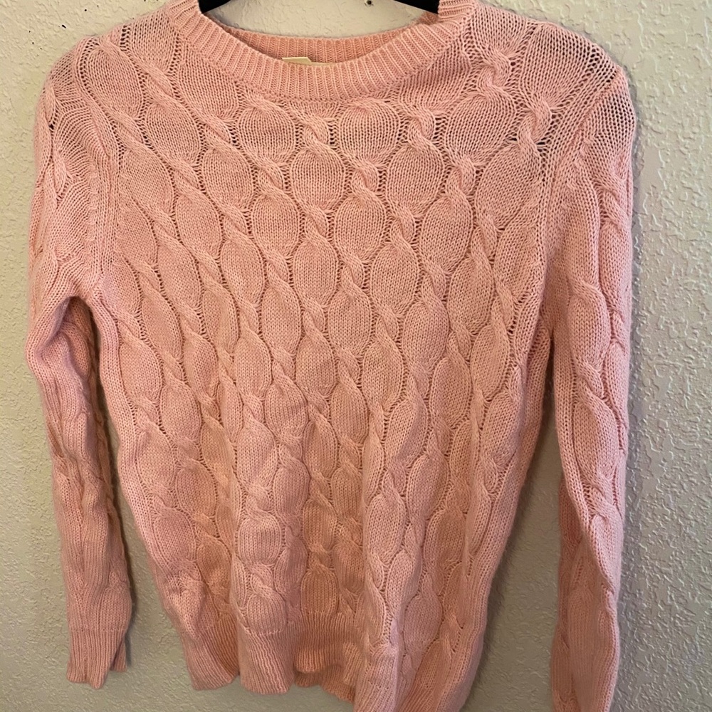 Adorable pink crewneck knitted sweater!